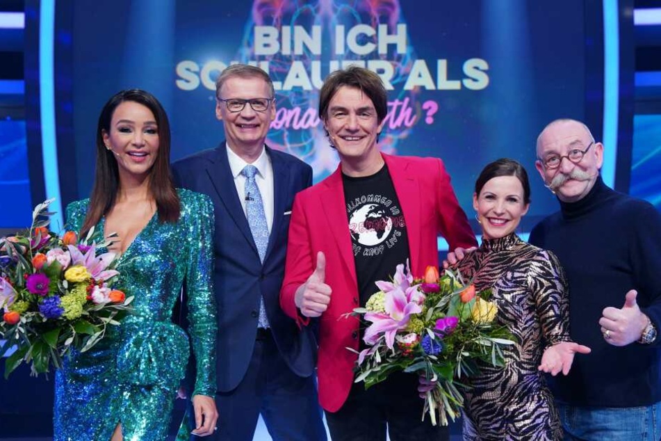 Die Beteiligten am Schlauheitstest von RTL (v.l): Verona Pooth, Moderator Günther Jauch, Sieger Matze Knop, Sabrina "Mocki" Mockenhaupt und Horst Lichter