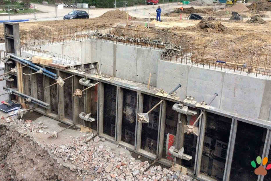 Die ersten Fundamente sind gegossen.