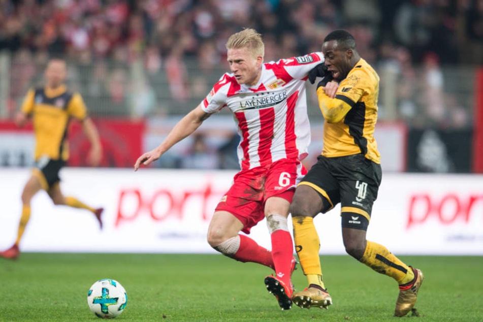 Kristian Pedersen (l., gegen Dresdens Erich Berko) ist Stammspieler bei Union Berlin.