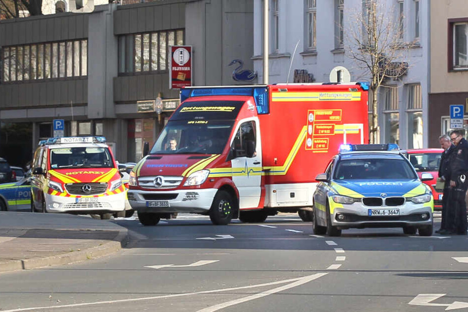 Die Polizei sperrte die Straße und ermittelte vor Ort.