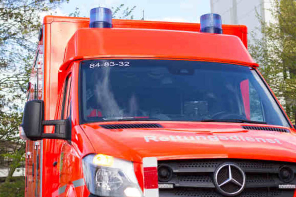 Ein Autofahrer ist bei einem Unfall ums Leben gekommen. (Symbolbild)
