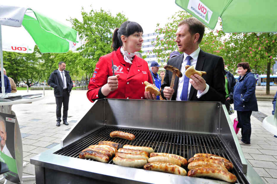 Hauptberuflich ist Nora Seitz (35, hier mit MP Michael Kretschmer) Mitinhaberin der Fleischerei Thiele in Chemnitz.