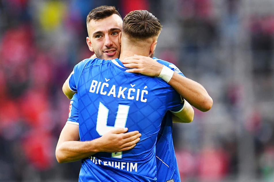 Sargis Adamyan (l.) sorgte mit seinem Doppelpack für die TSG 1899 Hoffenheim mit dafür, dass der FC Bayern München die Tabellenführung einbüßte und Borussia Mönchengladbach erstmals an der Spitze steht.