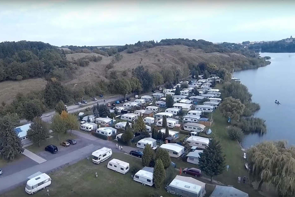 Der Campingplatz am Süßen See: Private Bootsstege müssen an dieser Stelle abgebaut werden.