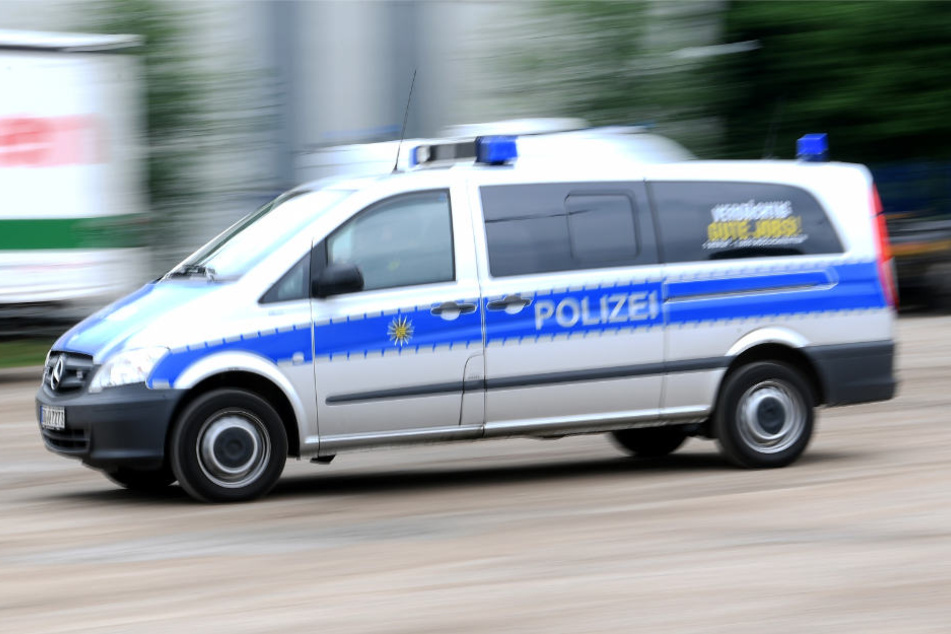Die Polizei fahndet nach dem Überfall nach den beiden Männern (Symbolbild)