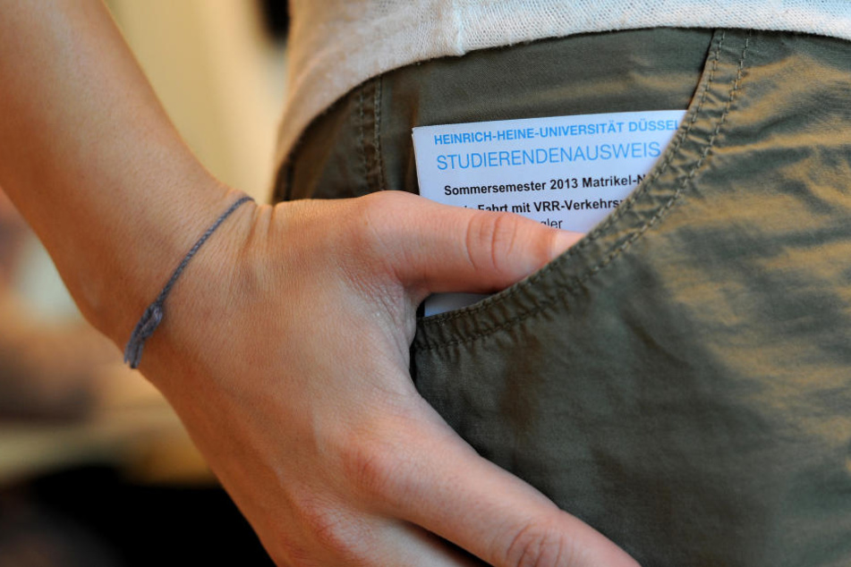 Das Ticket gehörte eigentlich einem 25-Jährigen. (Symbolbild.)