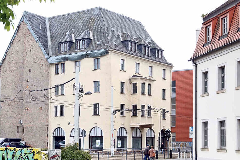Ausgedient: Nach fast 70 Jahren wird das ehemalige Hygieneinstitut
abgerissen. Deshalb müssen die dort heimischen Falken umziehen.