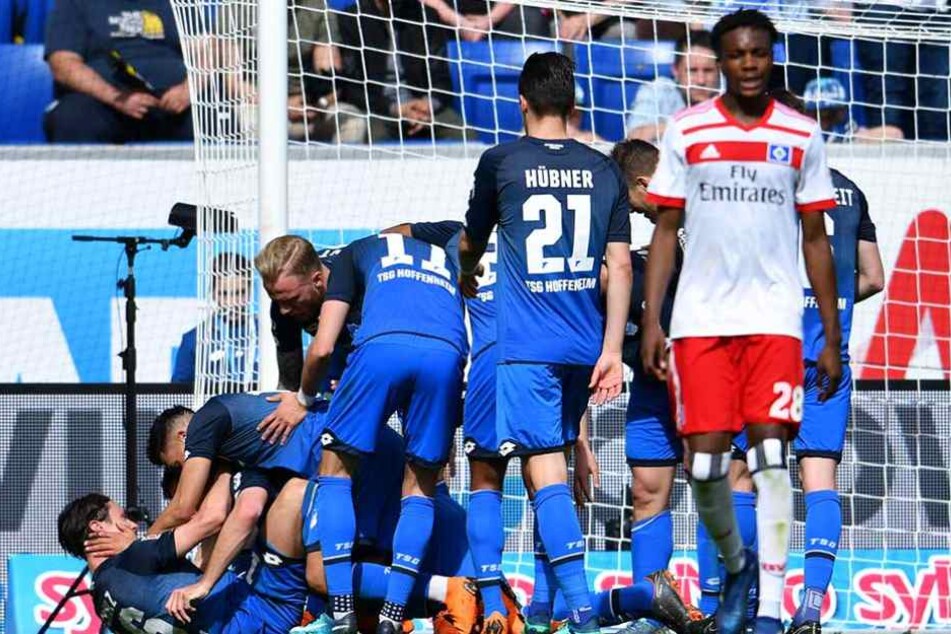 Während Hoffenheim jubelt, sitzt der Frust beim HSV tief.