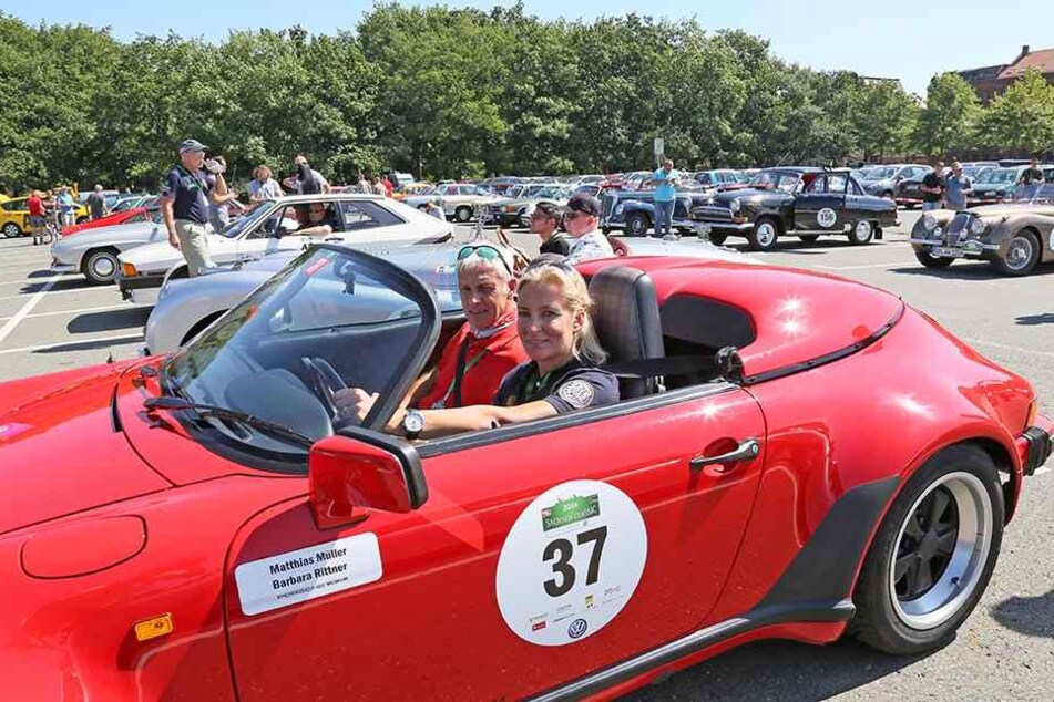 VW-Chef Matthias Müller (63) und die ehemalige Tennisspielerin Barbara
Rittner (43) am Donnerstag bei der Sachsen Classic.