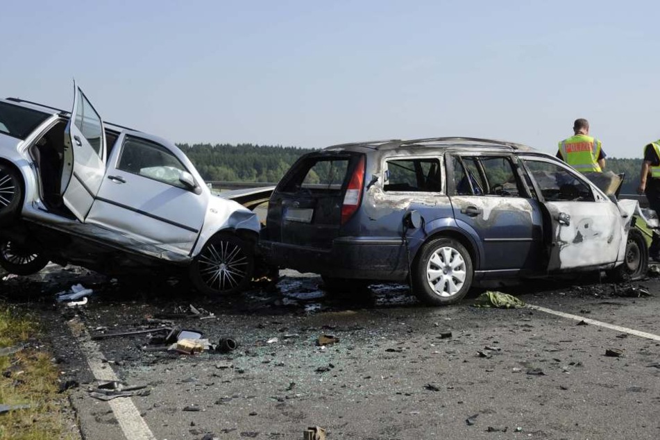 Bei dem Horror-Crash kamen die Fahrer der beiden Autos ums Leben.