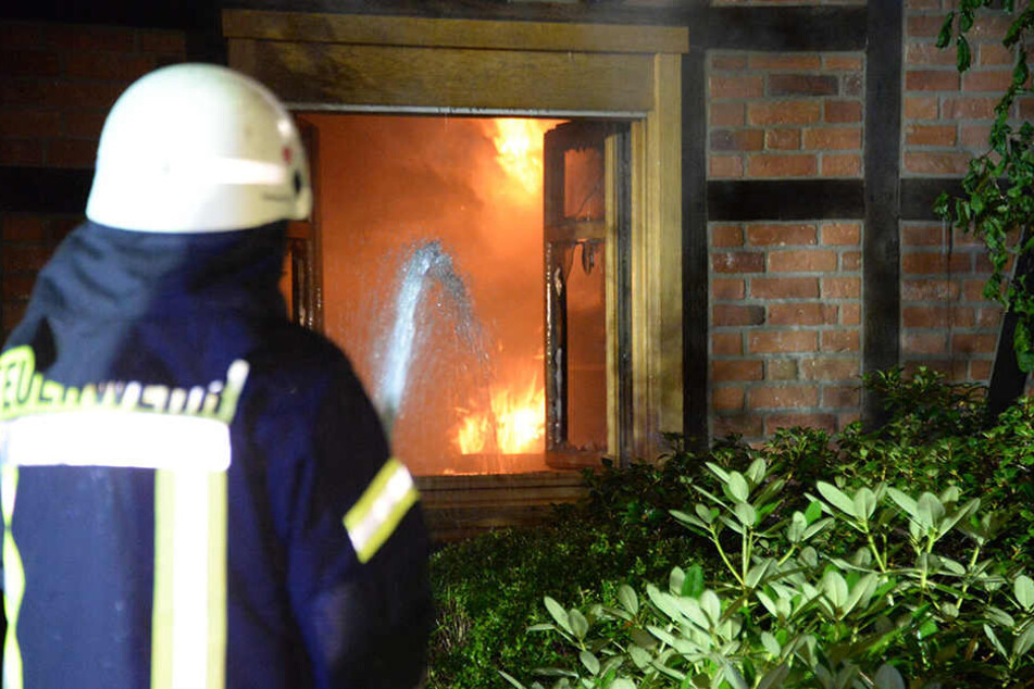 Eindeutige Spuren weisen auf einen Einbruch hin, der vor dem Brand stattfand.
