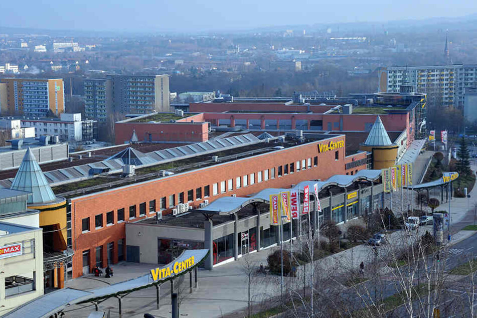 Auf dem Parkdeck des Vita-Centers wollten die Beamten einen vermeintlichen Autodieb kontrollieren, doch der drückte aufs Gas.