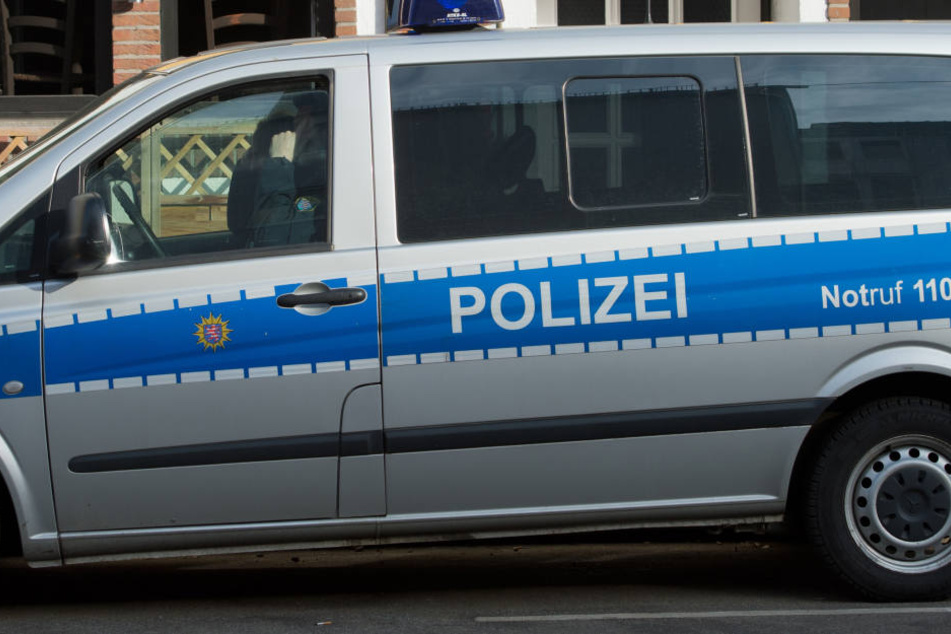 Zwei Streifenwagen wurden von der Frau mutwillig beschädigt (Symbolbild).