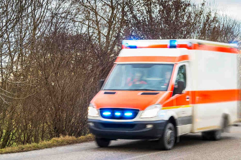 Die Verletzte musste ins Krankenhaus gebracht werden. (Symbolbild)