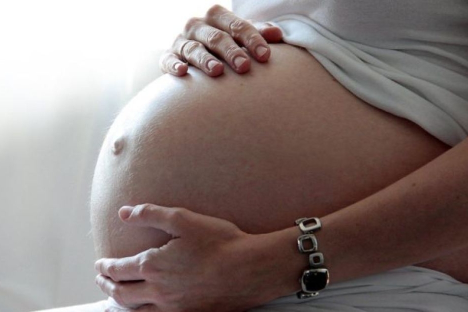 In der 23. Schwangerschaftswoche stellten Ärzte fest, dass das Baby seit drei Wochen nicht mehr wächst. (Symbolbild)