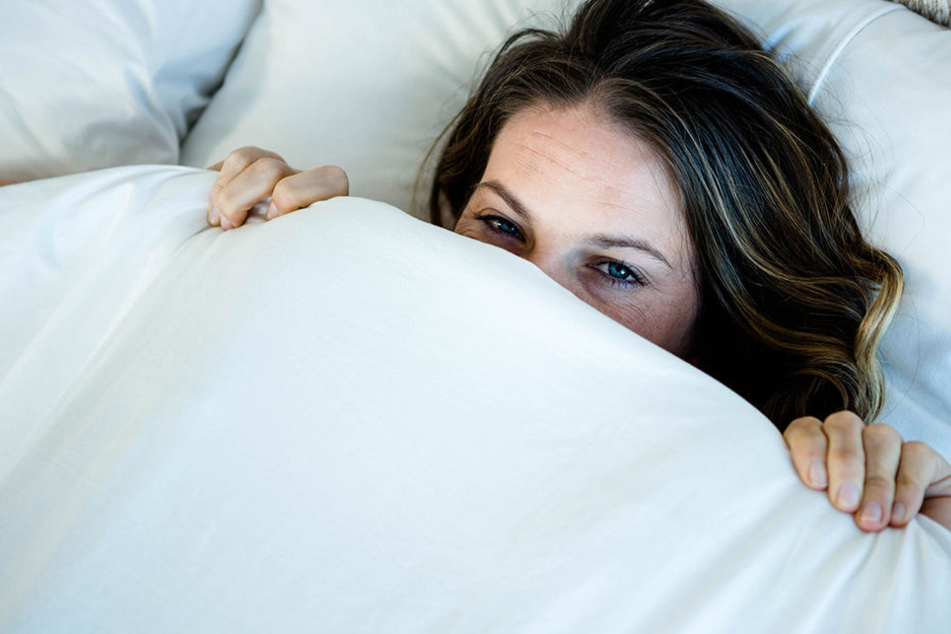 Eine 30-jährige Frau aus Minden hat sich vor der Polizei unter einer Matratze versteckt. (Symbolbild)