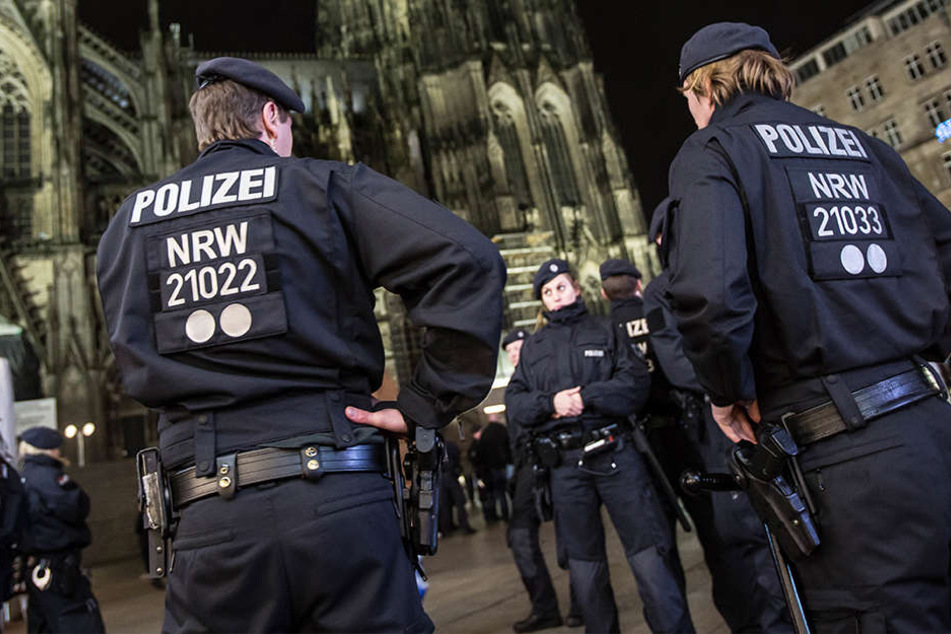 4300 Mal wurde die Polizei in NRW in der Silvesternacht alarmiert. (Symbolbild)