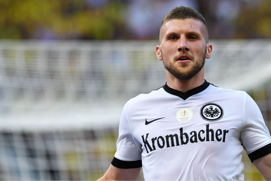 Eintracht-Angreifer Ante Rebic (Archivbild) scheint sich eine Verletzung zugezogen zu haben.