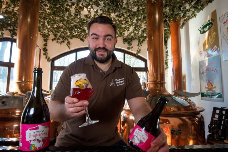 Er braut das rosafarbene Zwönitzer Einhorn-Bier: Dominik Naumann (30).