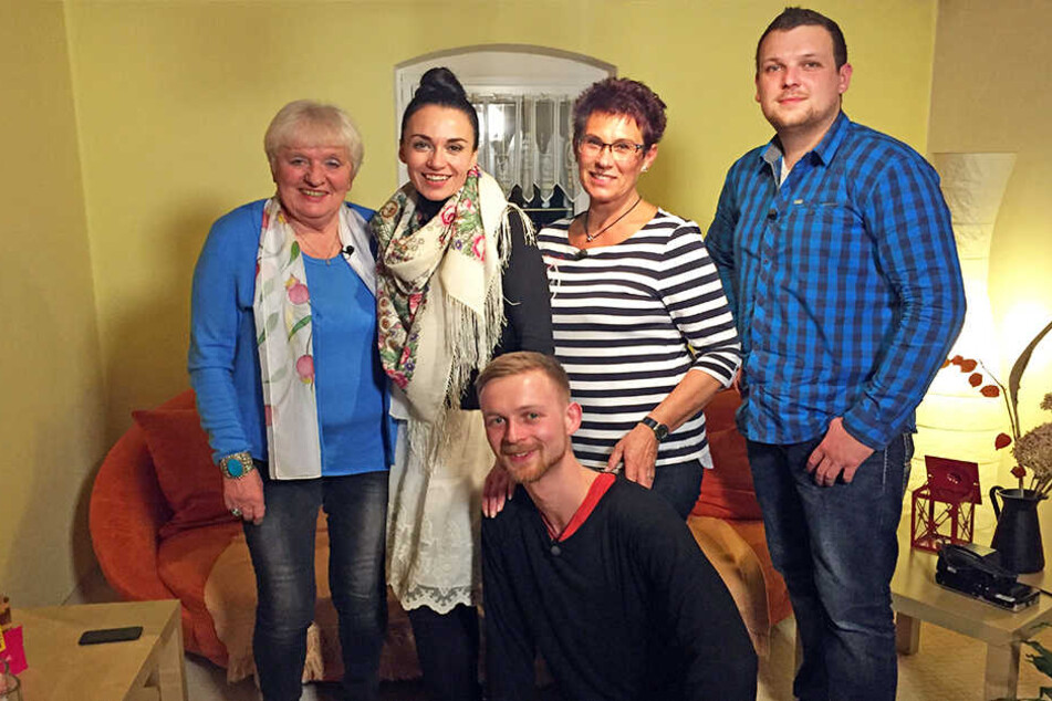 V.l.: Gabriele, Lidia, Kurt (vorne), Monika und David kämpfen um den ersten Platz beim "Perfekten Dinner".