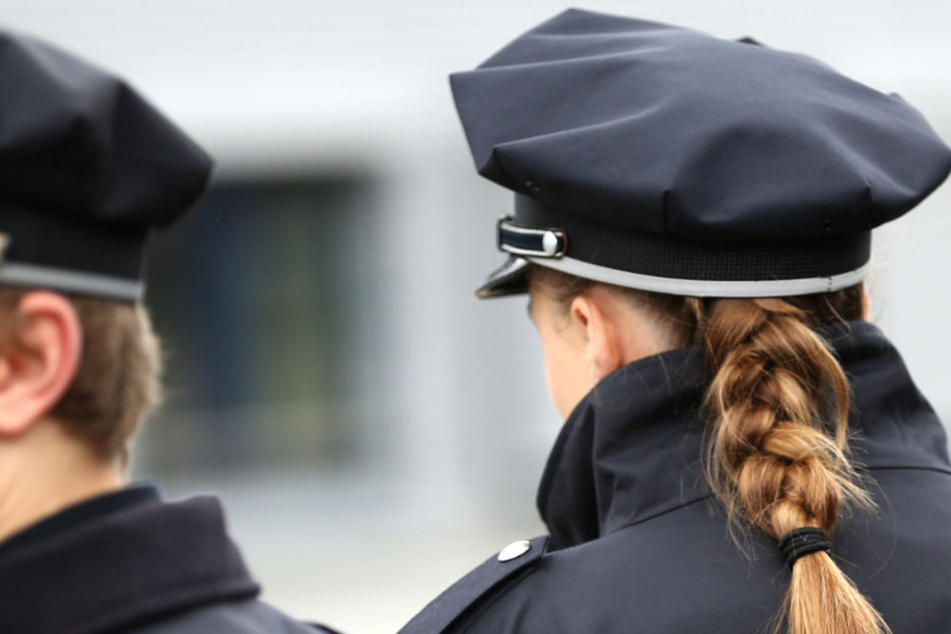 Einer Polizistin der Kriminalpolizei in Kiel wird Bestechung vorgeworfen. (Symbolbild)