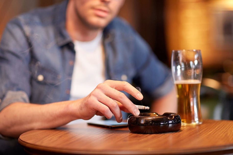 Nach Feierabend bleibt es oft nicht bei einem Bier. 27 Prozent der Teilnehmer trinken regelmäßig größere Mengen Alkohol.