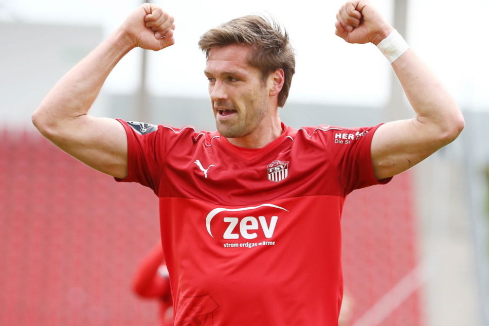 Ronny König hat seinen Vertrag beim FSV Zwickau verlängert.