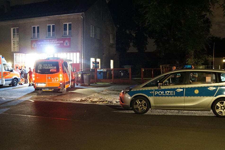 Während die Kriminalpolizei spuren sichert, durfte einer Diebe auf der Rückbank des Streifenwagens Platz nehmen.