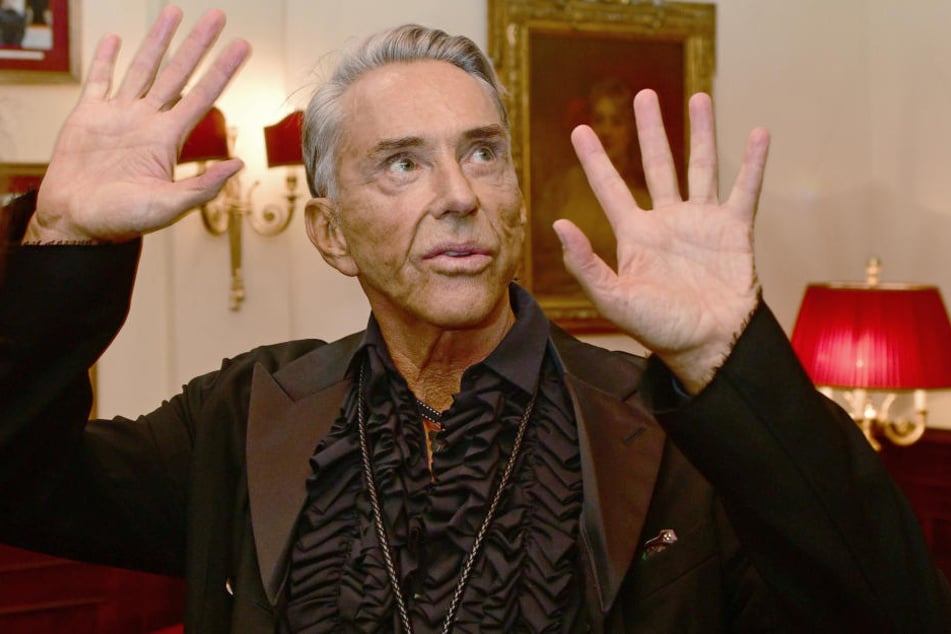 Designer Wolfgang Joop (73) spricht über seine Vergangenheit.