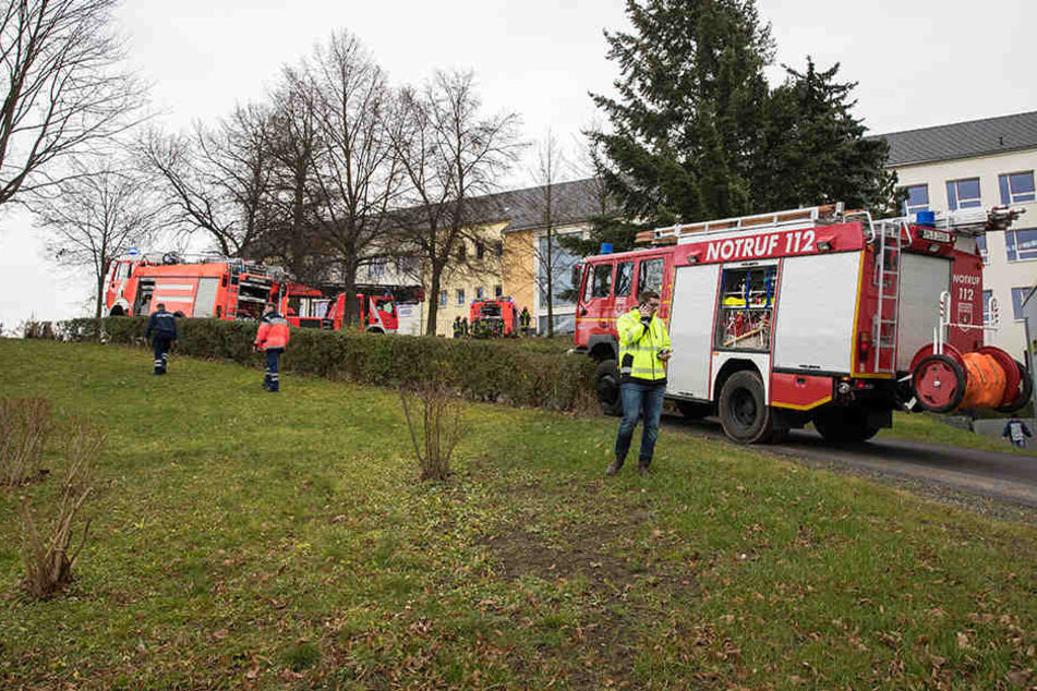 An der Grundschule Reusa in Plauen brennt es.