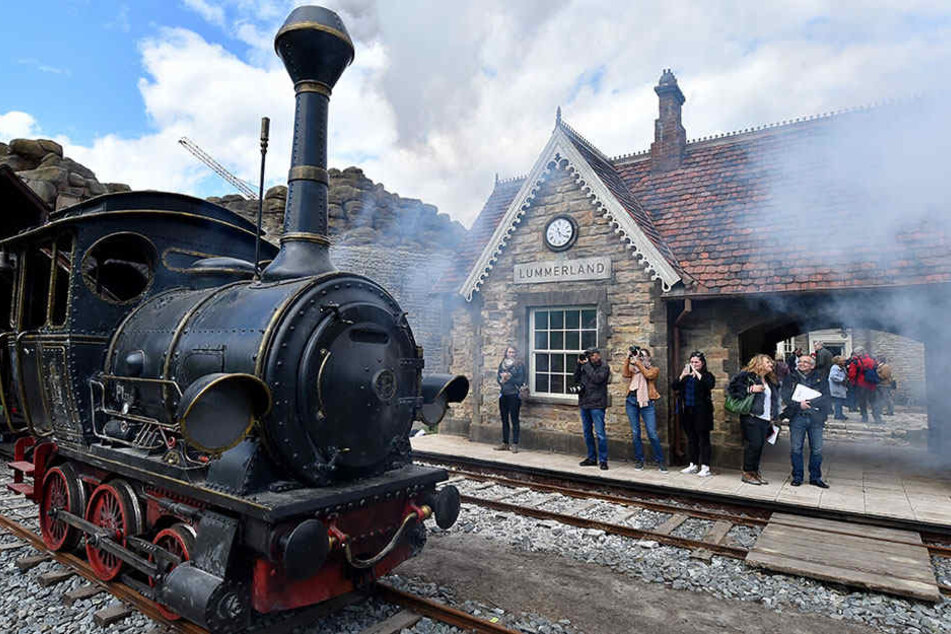 Die fiktive Insel gibt es jetzt wirklich samt Bahnhof und Lokomotive.