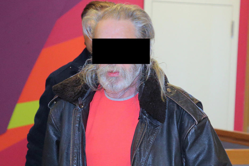 Matthias S. wurde von der Polizei ins Gericht gebracht, weil er den Prozess
schwänzte.