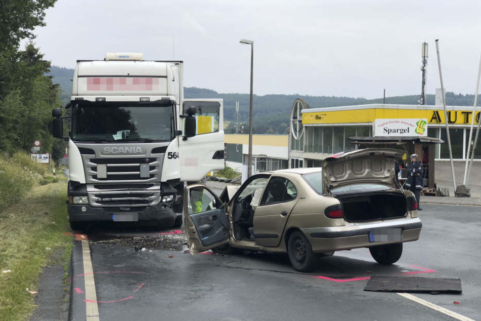 Auch die Reanimationsmaßnahmen konnten das Leben der Autofahrerin nicht mehr retten. (Symbolbild)