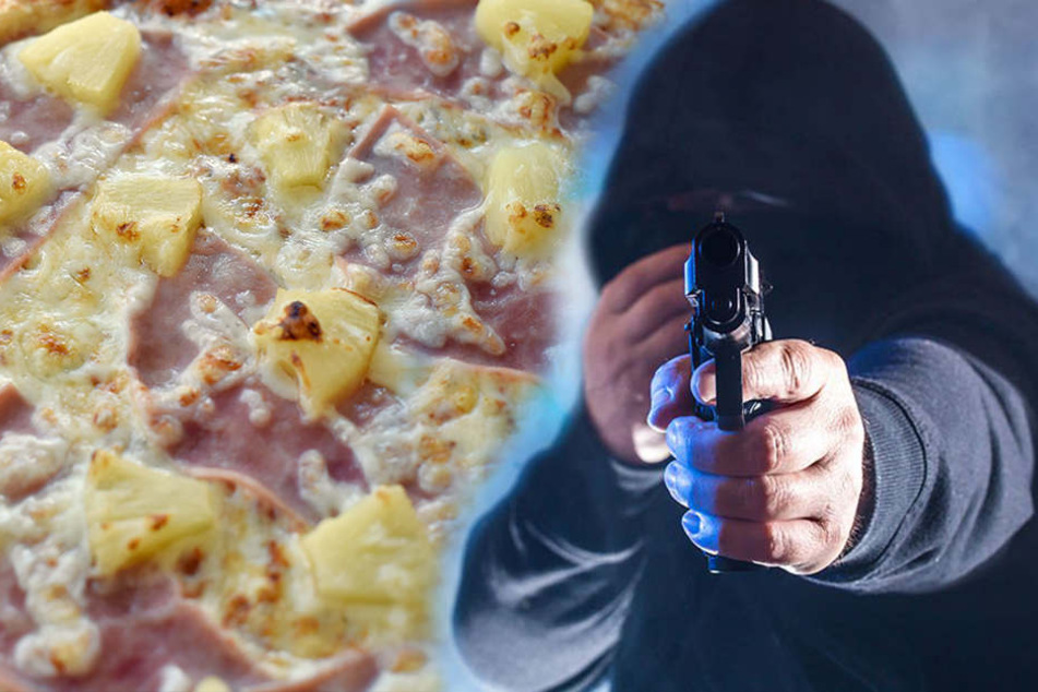 Der Räuber überfiel den Pizzaboten mit vorgehaltener Waffe.