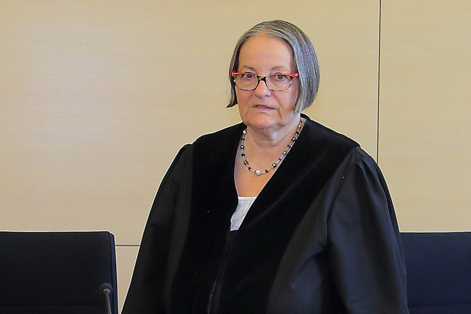 Richterin Birgit Wiegand wartet nun auf die Plädoyers der Verteidiger.
