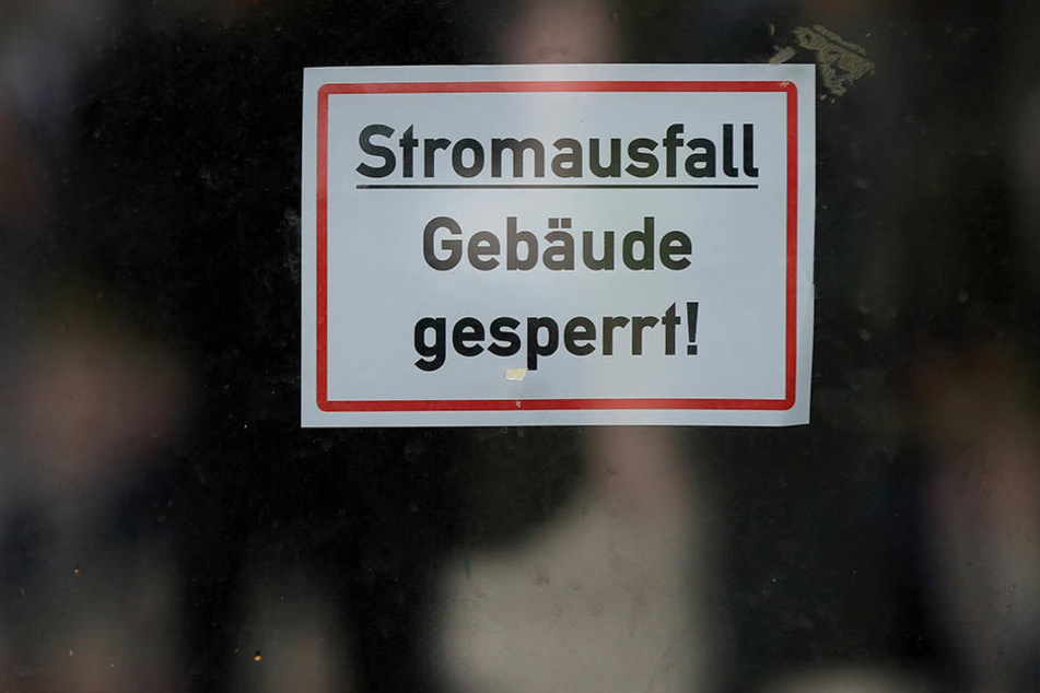 Kurz nach Mitternacht fiel in mehreren Stadtteilen Leipzigs der Strom aus. Die Stadtwerke vermuten, dass Diebe ein Mittelspannungskabel angeritzt hatten. (Symbolbild)