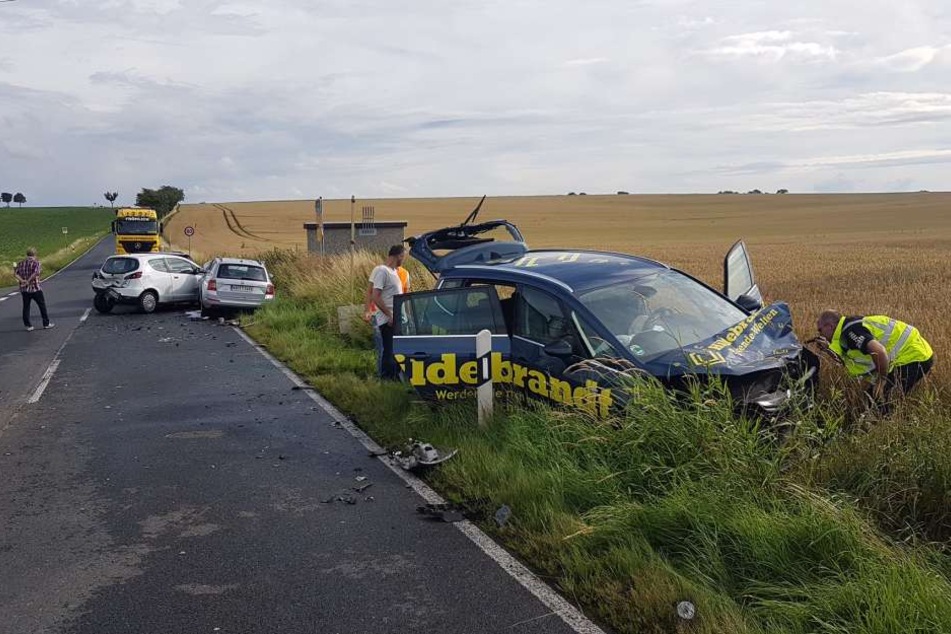 Fünf Fahrzeuge krachten bei Klipphausen ineinander.
