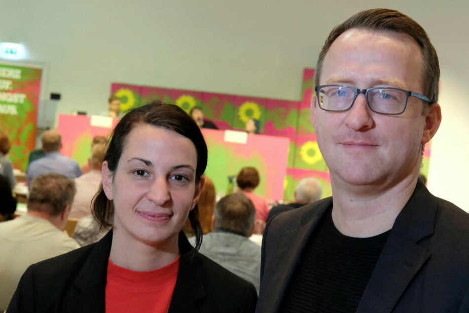 Die sächsischen Grünen (hier die Vorsitzenden Christin Melcher und Norman Volger) haben am Samstag in Leipzig den Weg für ein Kenia-Regierungsbündnis freigemacht.