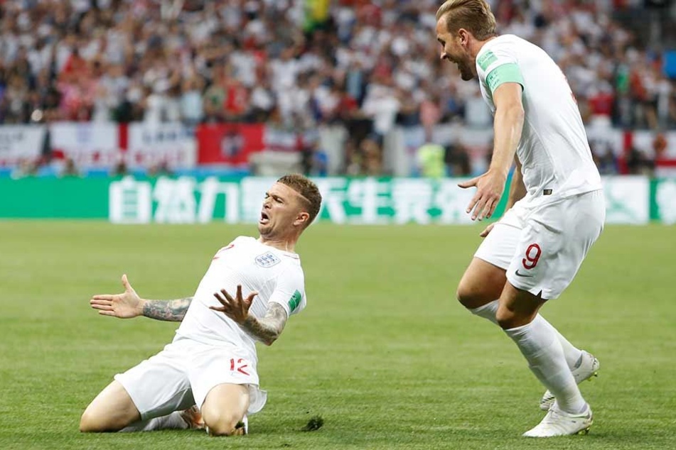 Trippier und Harry Kane (re.) jubeln über den englischen Führungstreffer, der im Hyde-Park zu einem Bierregen führte.