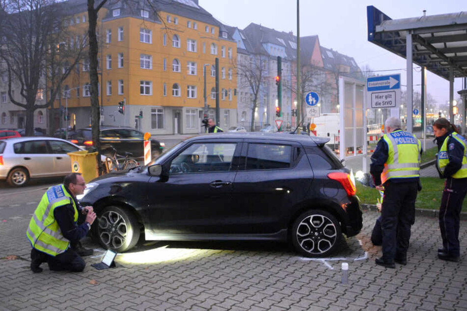 Beim Rückwärtsfahren hatte der Autofahrer die Frau übersehen und sie überrollt.