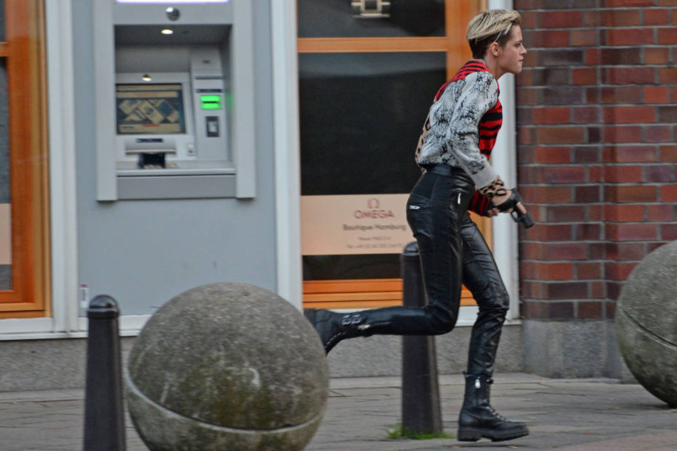 Kristen Stewart beim Dreh auf der Hamburger Fleetinsel.