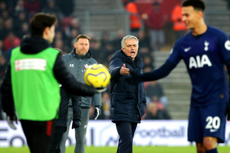 Die Leiden des Jungen Jose und die Verschwörung des Ballpersonals. Hasenhüttl findet's jetzt nicht ganz so schlimm.
