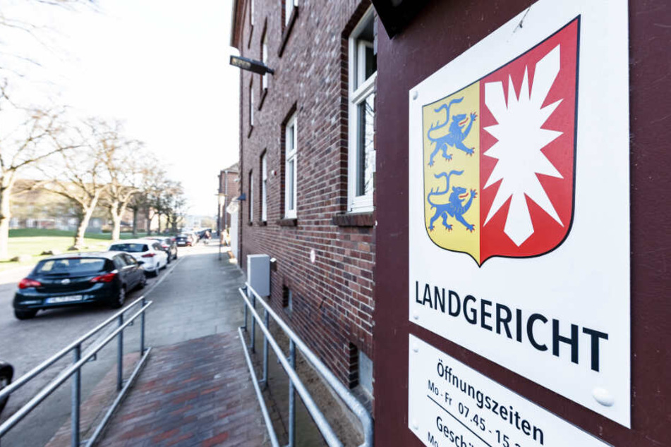 Das Landgericht Lübeck verhandelt ab Donnerstag die Vorwürfe. (Symbolbild)