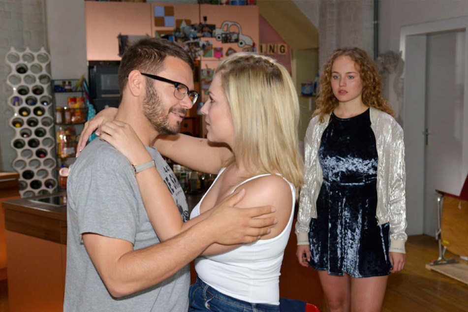 Was ist denn da los? Lilly und Tuner kommen sich näher - und Jule muss alles mit ansehen!