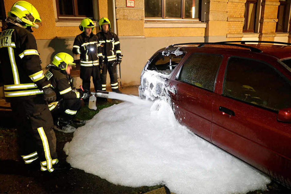 Durch die Hitze sprang an dem Ford ein Fenster.