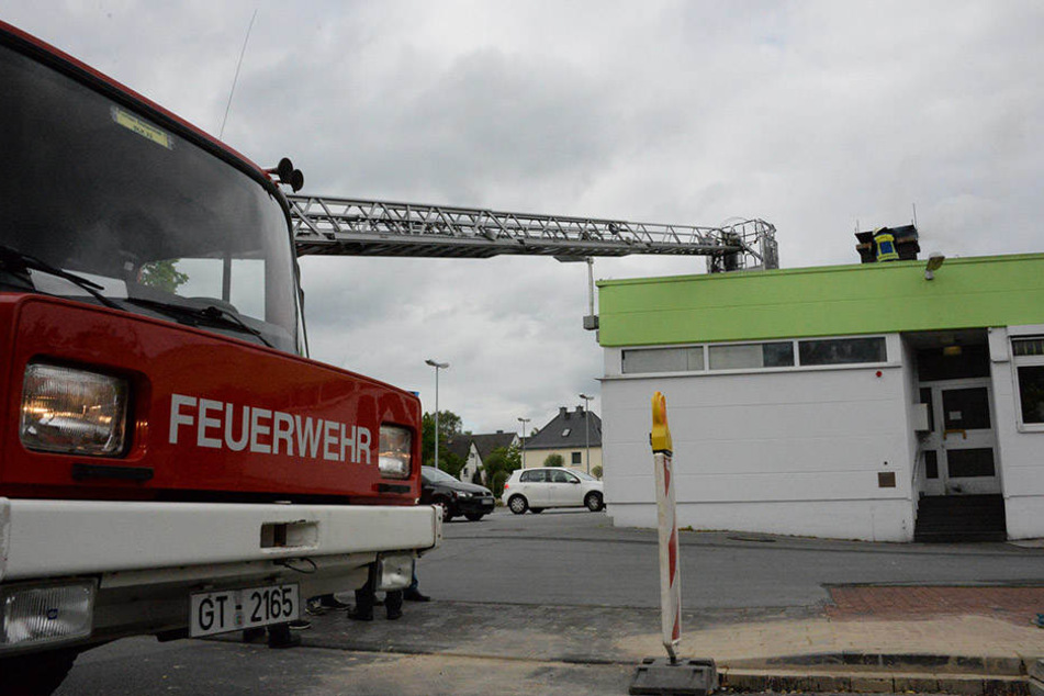 Die Drehleiter wurde auf der Straße Alter Westring aufgebaut.