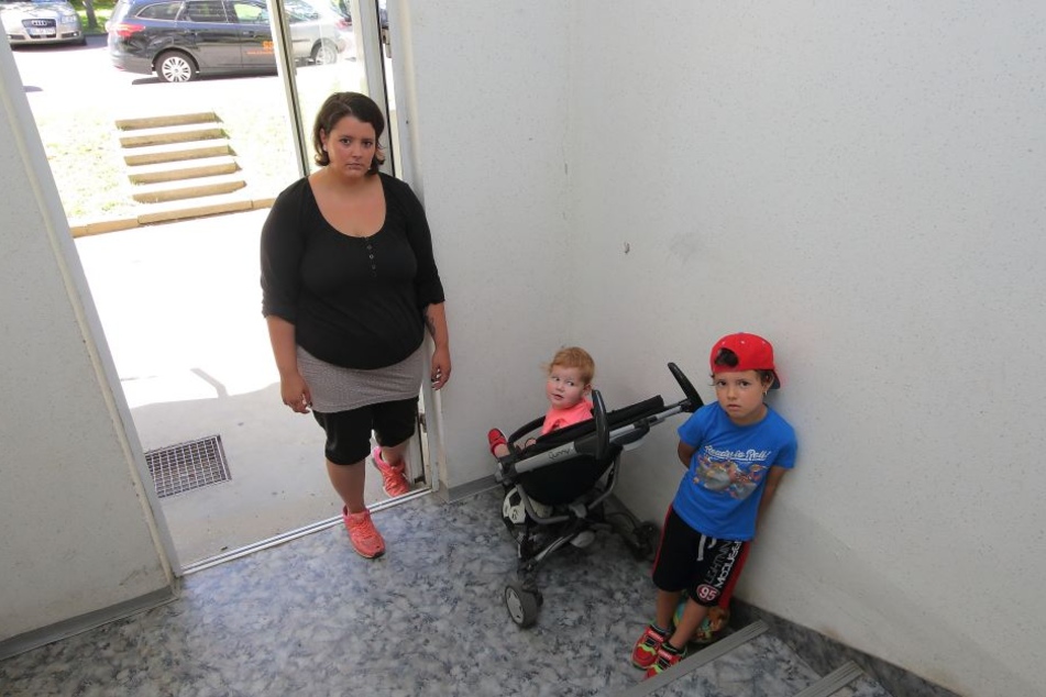 Streitpunkt Kinderwagen: Mutti Sarah Möller (26) mit ihrem Nachwuchs Valerie (2) und Leandro (6).