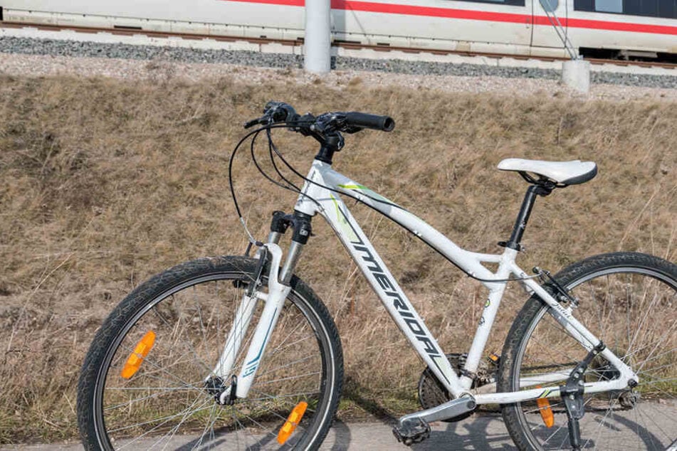 Dieses Fahrrad stellte die Polizei am Rande der Strecke sicher.