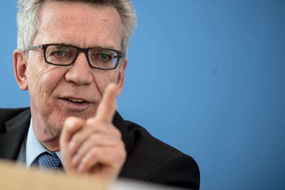 Bundesinnenminister Thomas de Maizière (63, CDU).