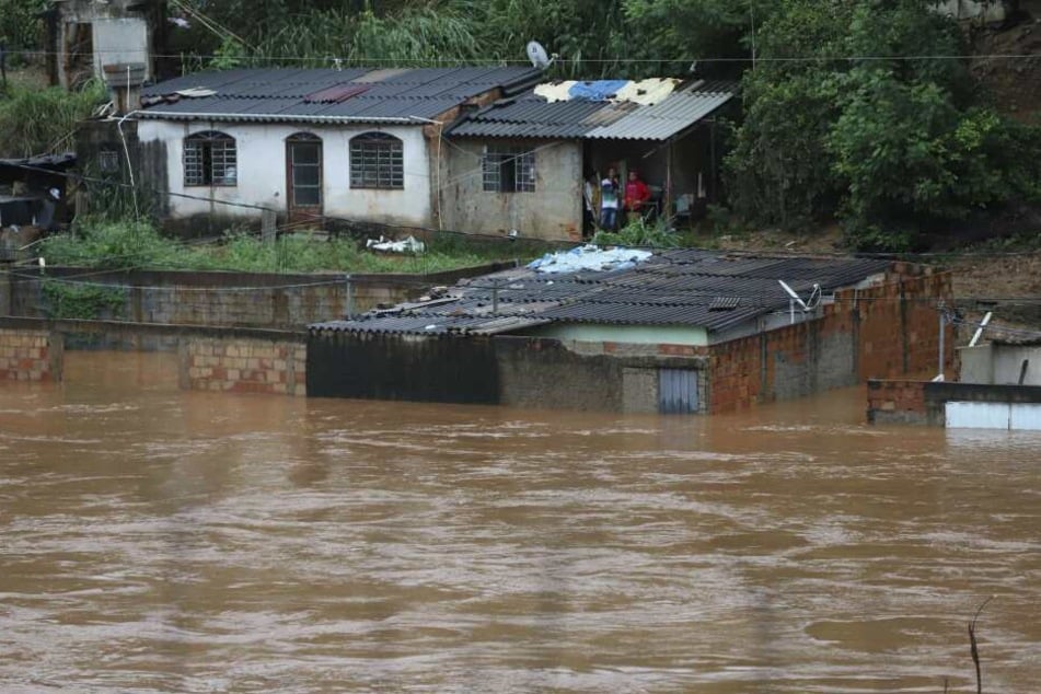 Die heftigen Überschwemmungen setzen der Bevölkerung im Südosten Brasiliens zu.